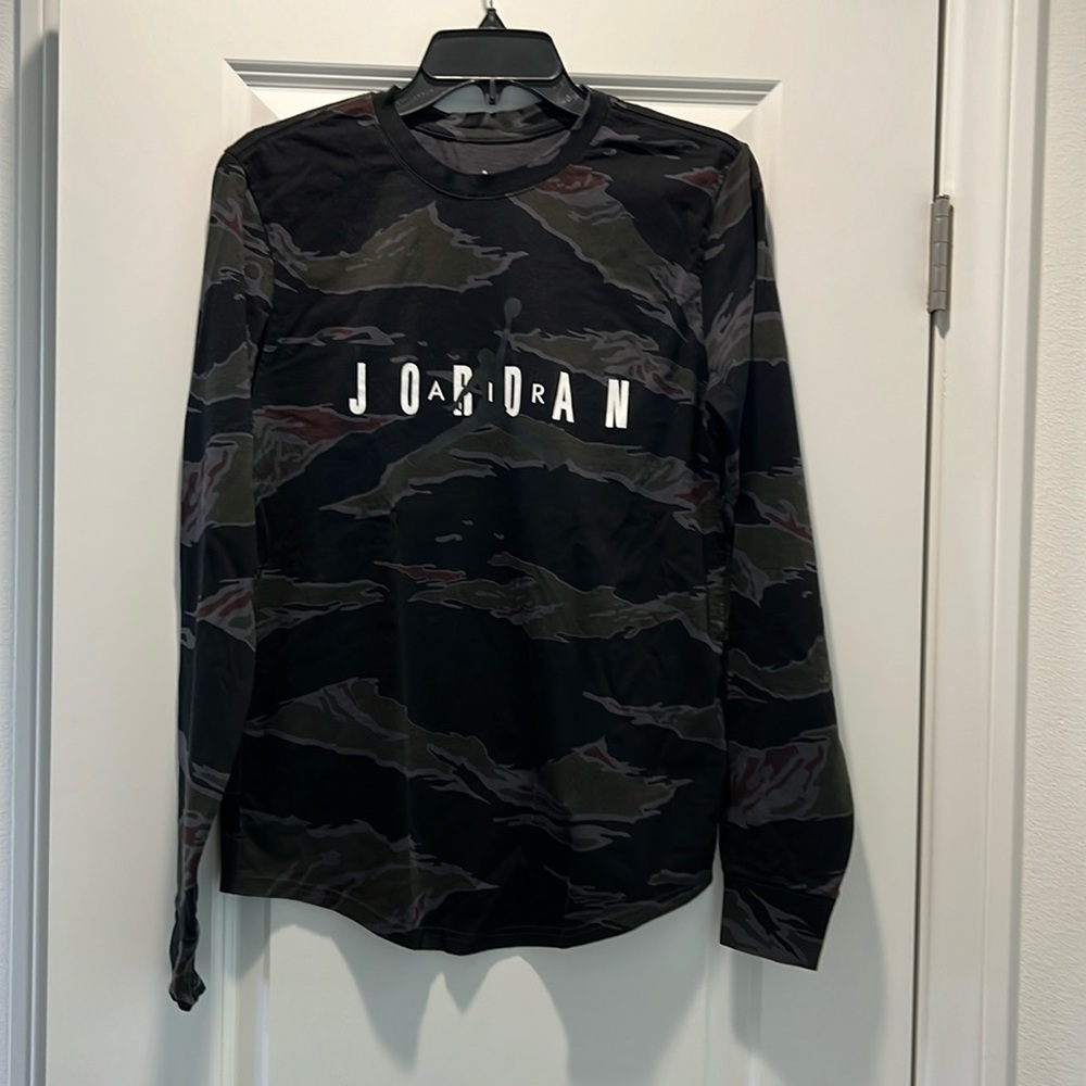 Women’s Jordan long sleeve tee camouflage size M